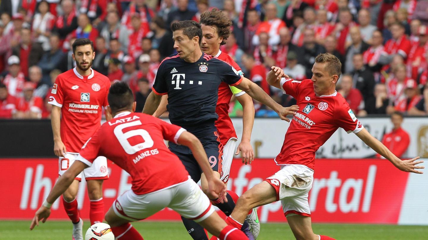 科贝电台：巴萨邀请小罗担任明日开球嘉宾，但后者不会出席（科贝电台：巴萨邀小罗任明日开球嘉宾，但他将缺席）