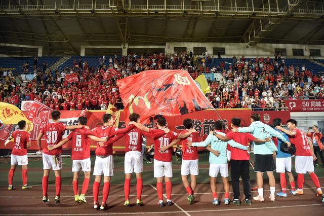 客场2-1力克中国香港，新加坡时隔41年重返亚洲杯正赛