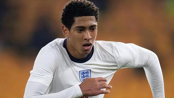 足球曼城豪取八连胜，瓜帅怒赞全队发挥完美（曼城豪取八连胜，瓜迪奥拉盛赞球队表现无懈可击）