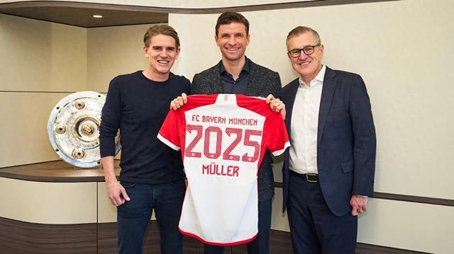 马刺半场4人得分上双，命中11记三分领先鹈鹕20分