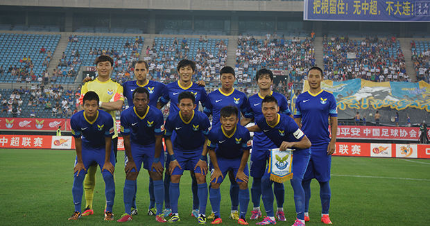 双喜临门！亨德森迎小蜜蜂处子球+英格兰赛场第600场里程碑（喜上加喜！亨德森收获小蜜蜂首球，达成英格兰赛场600场里程碑）