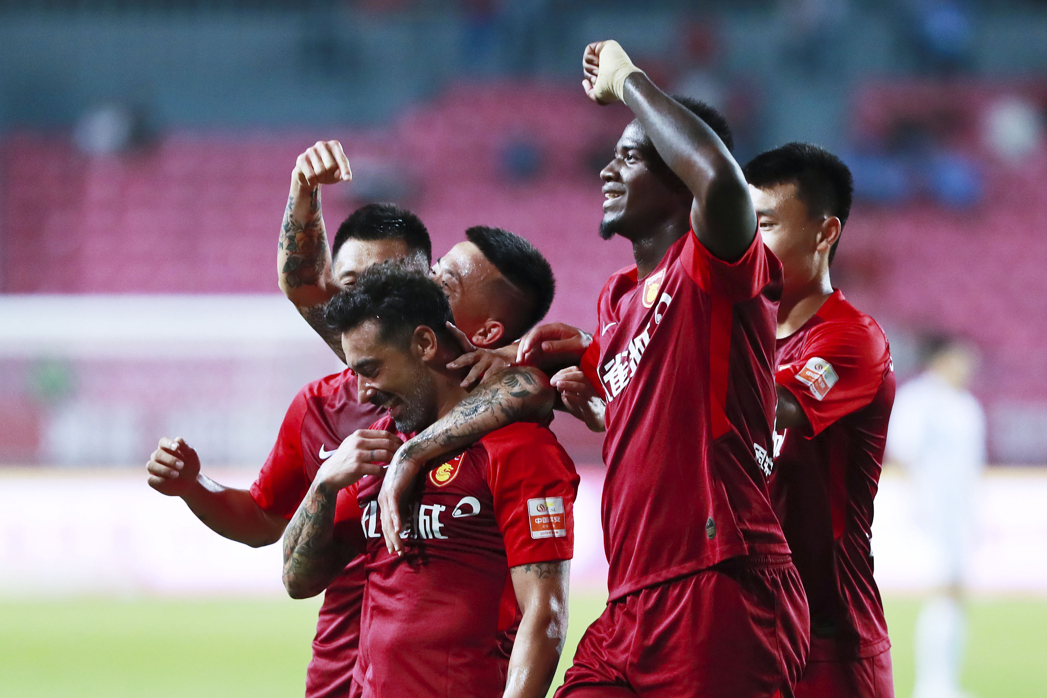 好消息！卡马文加伤情无碍 皇马中场核心有望战塞尔塔