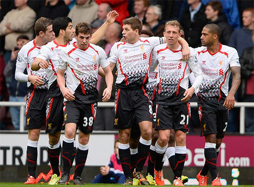 法比奥庆祝足协杯夺冠：我们是冠军，这座城市值得拥有这一刻（法比奥庆贺足协杯加冕：我们是冠军，这座城市值得这荣耀时刻）