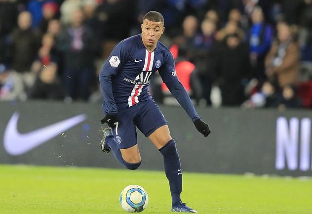 图片报：基米希因脚踝问题无法完整参加训练，本轮可能当替补（图片报：基米希脚踝不适仅部分合练，本轮或先任替补）