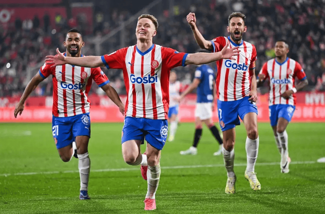 随着水晶宫2-1，西汉姆1-1，英超最新积分榜出炉：大黑马逼近榜首（英超最新积分榜出炉：水晶宫2-1、西汉姆1-1，黑马紧逼榜首）