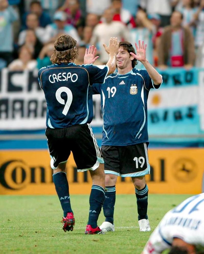 巴萨vs法兰克福，亚马尔带球被断，克瑙夫单刀破门