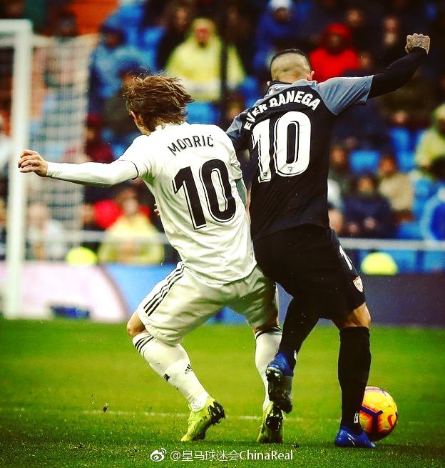 邮报：女足欧冠切尔西vs巴萨因停电被迫中断了五分多钟（邮报：女足欧冠切尔西对巴萨因停电，比赛暂停超过5分钟）